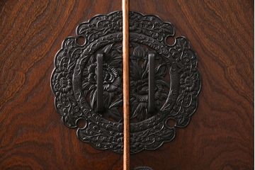 中古　国産　民芸家具　和の風格漂う上質なつくりのワードローブ(洋服タンス、衣装箪笥)(R-046598)