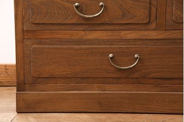 アンティーク家具　昭和初期　前面ケヤキ材　温かみのある木の風合いが魅力の戸棚(キャビネット、収納棚)(R-046600)