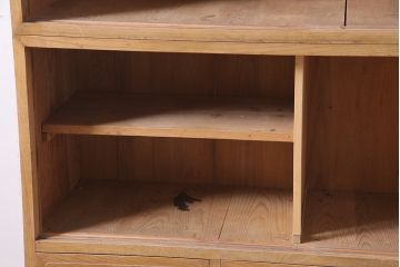 アンティーク家具　昭和初期　前面ケヤキ材　温かみのある木の風合いが魅力の戸棚(キャビネット、収納棚)(R-046600)