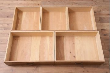 アンティーク家具　昭和初期　前面ケヤキ材　温かみのある木の風合いが魅力の戸棚(キャビネット、収納棚)(R-046600)