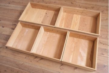 アンティーク家具　昭和初期　前面ケヤキ材　温かみのある木の風合いが魅力の戸棚(キャビネット、収納棚)(R-046600)