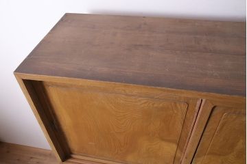 アンティーク家具　昭和初期　前面ケヤキ材　温かみのある木の風合いが魅力の戸棚(キャビネット、収納棚)(R-046600)