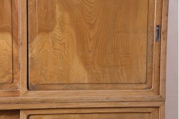 アンティーク家具　昭和初期　前面ケヤキ材　温かみのある木の風合いが魅力の戸棚(キャビネット、収納棚)(R-046600)