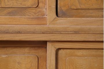 アンティーク家具　昭和初期　前面ケヤキ材　温かみのある木の風合いが魅力の戸棚(キャビネット、収納棚)(R-046600)