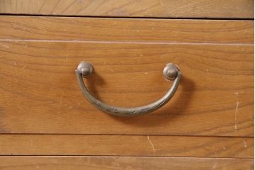 アンティーク家具　昭和初期　前面ケヤキ材　温かみのある木の風合いが魅力の戸棚(キャビネット、収納棚)(R-046600)