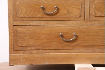 アンティーク家具　昭和初期　前面ケヤキ材　温かみのある木の風合いが魅力の戸棚(キャビネット、収納棚)(R-046600)