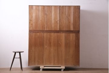 アンティーク家具　昭和初期　前面ケヤキ材　温かみのある木の風合いが魅力の戸棚(キャビネット、収納棚)(R-046600)