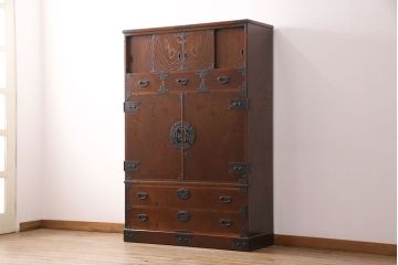 中古　国産　民芸家具　中開き　衣装盆付き　上品な和を感じさせる衣装箪笥(和タンス、着物箪笥)(R-046601)
