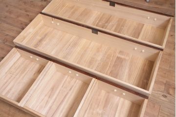 中古　国産　民芸家具　中開き　衣装盆付き　上品な和を感じさせる衣装箪笥(和タンス、着物箪笥)(R-046601)