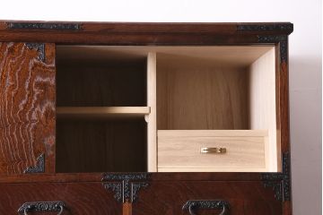 中古　国産　民芸家具　中開き　衣装盆付き　上品な和を感じさせる衣装箪笥(和タンス、着物箪笥)(R-046601)