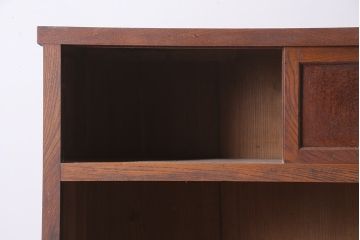 アンティーク家具　昭和初期　前面ケヤキ材　シンプルなつくりが魅力の戸棚(関東水屋箪笥、収納棚、キャビネット、食器棚)(R-046603)