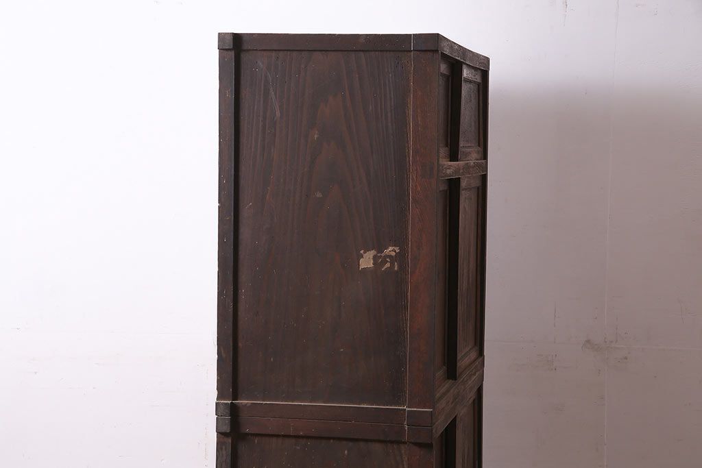 アンティーク家具　昭和初期　前面ケヤキ材　シンプルなつくりが魅力の戸棚(関東水屋箪笥、収納棚、キャビネット、食器棚)(R-046603)