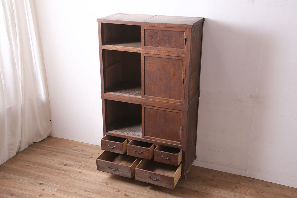 アンティーク家具　昭和初期　前面ケヤキ材　シンプルなつくりが魅力の戸棚(関東水屋箪笥、収納棚、キャビネット、食器棚)(R-046603)