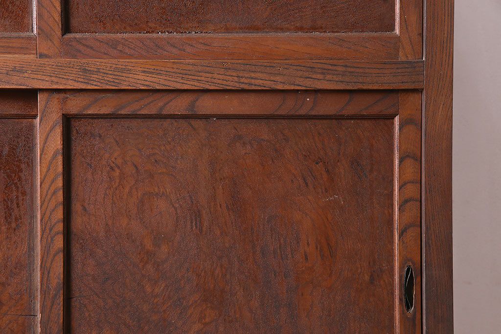 アンティーク家具　昭和初期　前面ケヤキ材　シンプルなつくりが魅力の戸棚(関東水屋箪笥、収納棚、キャビネット、食器棚)(R-046603)