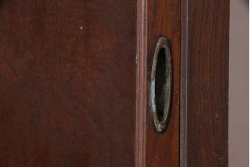 アンティーク家具　昭和初期　前面ケヤキ材　シンプルなつくりが魅力の戸棚(関東水屋箪笥、収納棚、キャビネット、食器棚)(R-046603)