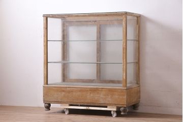 アンティーク家具　昭和中期　ナラ材　ころんとした脚が可愛いレトロなガラスケース(ショーケース、陳列棚)(R-046604)