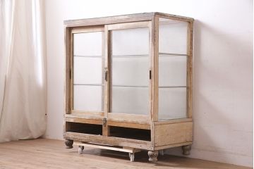 アンティーク家具　昭和中期　ナラ材　ころんとした脚が可愛いレトロなガラスケース(ショーケース、陳列棚)(R-046604)