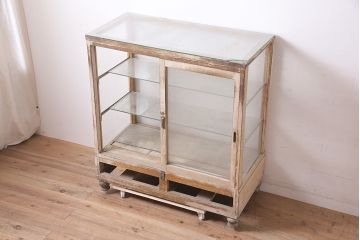 アンティーク家具　昭和中期　ナラ材　ころんとした脚が可愛いレトロなガラスケース(ショーケース、陳列棚)(R-046604)