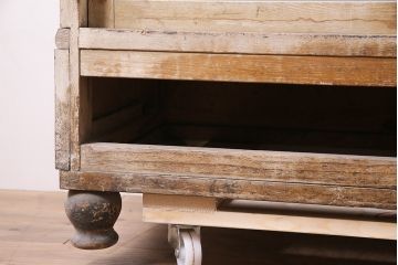 アンティーク家具　昭和中期　ナラ材　ころんとした脚が可愛いレトロなガラスケース(ショーケース、陳列棚)(R-046604)