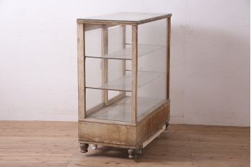 アンティーク家具　昭和中期　ナラ材　ころんとした脚が可愛いレトロなガラスケース(ショーケース、陳列棚)(R-046605)