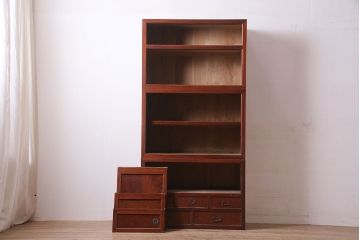 アンティーク家具　昭和初期　前面ケヤキ材　漆塗り　上品な和の空間作りにおすすめの重ね戸棚(関東水屋箪笥、食器棚、収納棚、キャビネット)(R-046615)