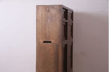 アンティーク家具　昭和初期　前面ケヤキ材　漆塗り　上品な和の空間作りにおすすめの重ね戸棚(関東水屋箪笥、食器棚、収納棚、キャビネット)(R-046615)