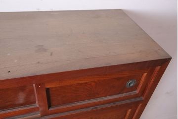 アンティーク家具　昭和初期　前面ケヤキ材　漆塗り　上品な和の空間作りにおすすめの重ね戸棚(関東水屋箪笥、食器棚、収納棚、キャビネット)(R-046615)