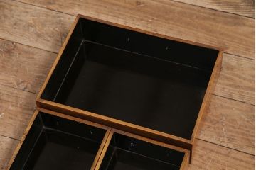アンティーク　骨董　総欅材　漆塗り　銅金具付きの山形産鏡台(小引き出し)(R-046619)