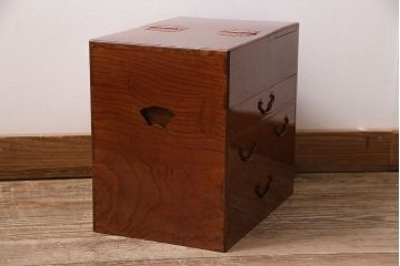 アンティーク　骨董　総欅材・玉杢材　漆塗り　銅金具付きの山形産鏡台(小引き出し)(R-046620)