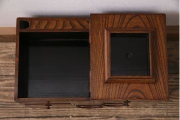 アンティーク　骨董　総欅材・玉杢材　漆塗り　銅金具付きの針箱(裁縫箱、小引き出し)(R-046621)