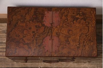 アンティーク　骨董　総欅材・玉杢材　漆塗り　銅金具付きの針箱(裁縫箱、小引き出し)(R-046621)