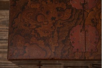 アンティーク　骨董　総欅材・玉杢材　漆塗り　銅金具付きの針箱(裁縫箱、小引き出し)(R-046621)