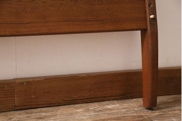 ヴィンテージ家具　北欧　デンマーク　Torring　チーク材　ぬくもり溢れる雰囲気が魅力のビンテージベッドフレーム(R-046626)