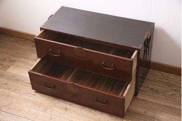 アンティーク家具　大正昭和初期　工芸家具　特注品　前面玉杢・中桐材　銅金具　激レア!凝った造りが魅力的な漆塗りの衣装箪笥(引き出し、ローボード、チェスト)(R-046628)