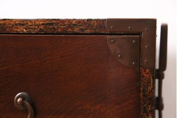 アンティーク家具　大正昭和初期　工芸家具　特注品　前面玉杢・中桐材　銅金具　激レア!凝った造りが魅力的な漆塗りの衣装箪笥(引き出し、ローボード、チェスト)(R-046628)