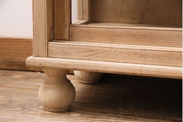 アンティーク家具　昭和初期　ストリップド(剥離)　栓材の素朴な味わいが魅力的なガラスケース(飾り棚、ショーケース、陳列棚)(R-046629)