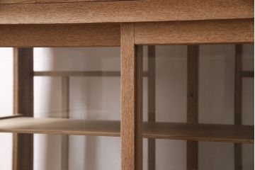 アンティーク家具　大正昭和初期　ストリップド(剥離)　ニレ材　幾何学模様がおしゃれなガラスケース(飾り棚、ショーケース、陳列棚)(R-046630)