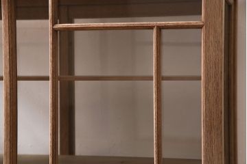 アンティーク家具　大正昭和初期　ストリップド(剥離)　ニレ材　幾何学模様がおしゃれなガラスケース(飾り棚、ショーケース、陳列棚)(R-046630)