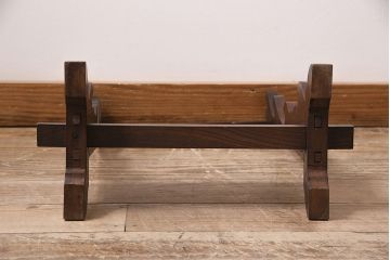 アンティーク雑貨　骨董　総欅材　漆塗り　四本刀掛け(軸掛け、ディスプレイ)(R-046631)