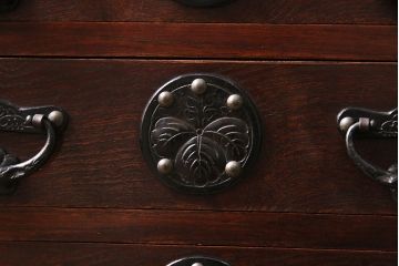 中古　岩谷堂箪笥　桜木家具店製　鋲付金具　小箪笥(小タンス、小引き出し)(R-046632)