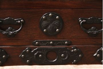 中古　岩谷堂箪笥　桜木家具店製　鋲付金具　小箪笥(小タンス、小引き出し)(R-046632)