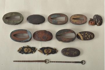 古い縁頭など14点(目貫、刀装具、彫金武具)(R-046641)