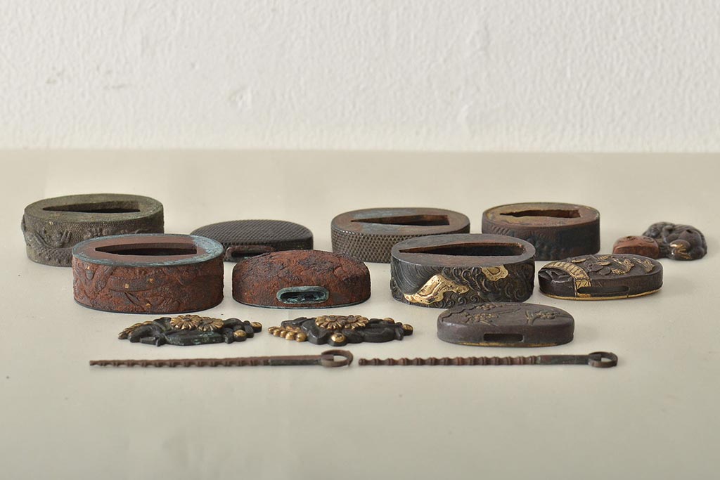 古い縁頭など14点(目貫、刀装具、彫金武具)(R-046641)