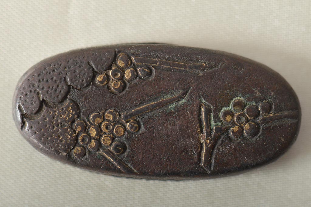 古い縁頭など14点(目貫、刀装具、彫金武具)(R-046641)