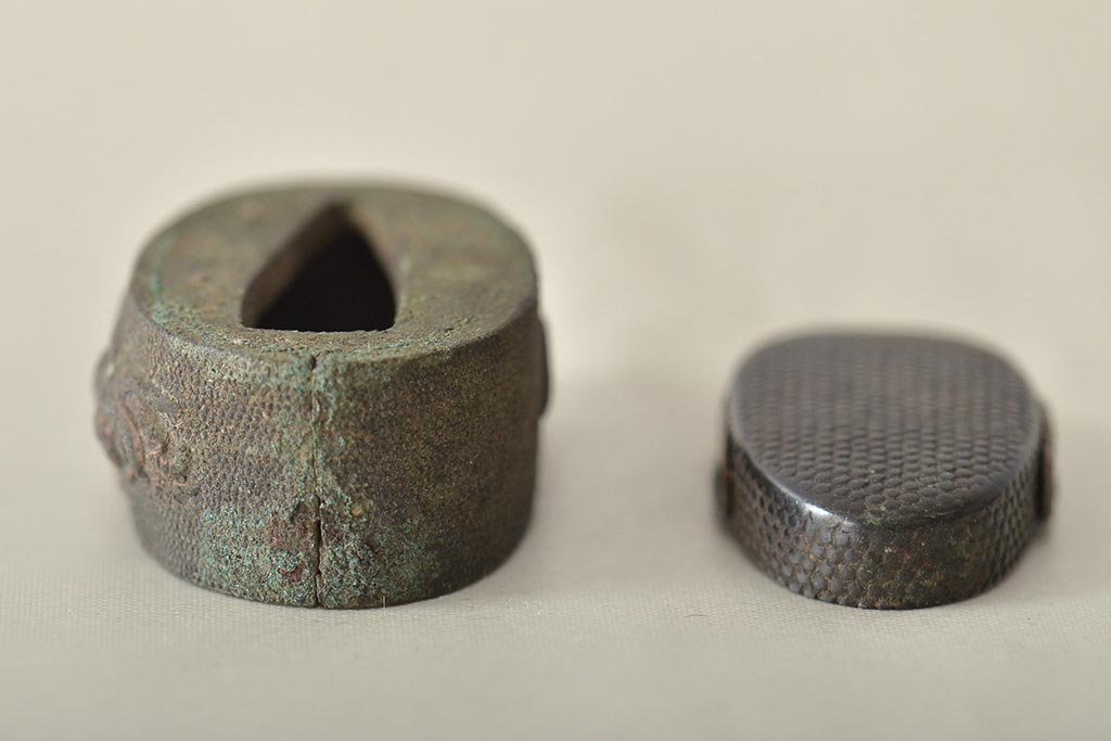 古い縁頭など14点(目貫、刀装具、彫金武具)(R-046641)