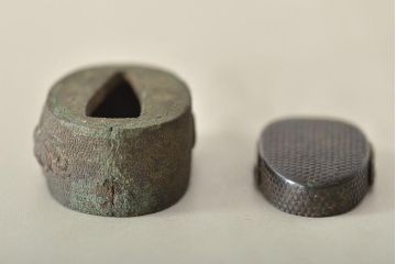 古い縁頭など14点(目貫、刀装具、彫金武具)(R-046641)