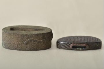 古い縁頭など14点(目貫、刀装具、彫金武具)(R-046641)