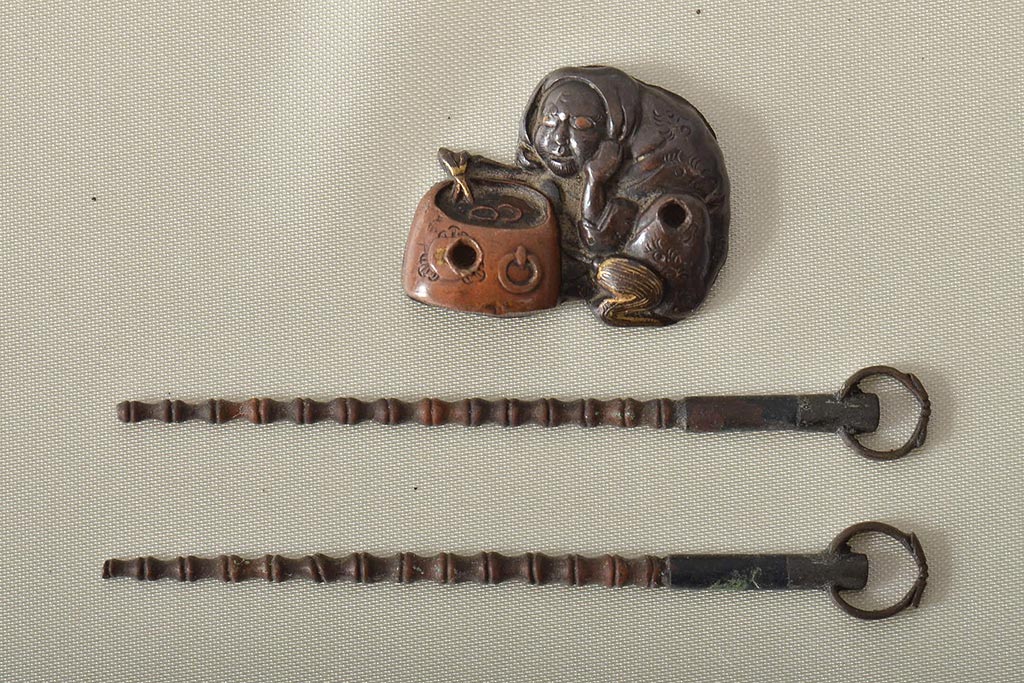 古い縁頭など14点(目貫、刀装具、彫金武具)(R-046641)