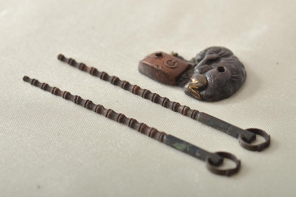 古い縁頭など14点(目貫、刀装具、彫金武具)(R-046641)