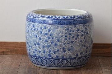 アンティーク雑貨　大正昭和初期　花唐草　染付　瀬戸火鉢(鉢カバー、傘立て)(R-046650)